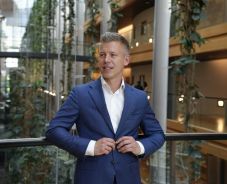 Nagyváradra gyalogol Magyar Péter