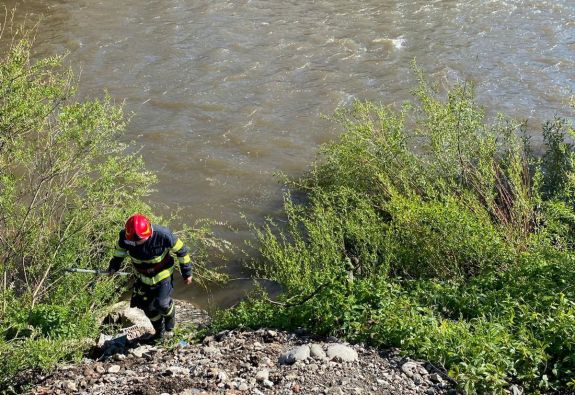 Hargita megye: vasárnap óta keresik eredménytelenül a Marosba esett férfit