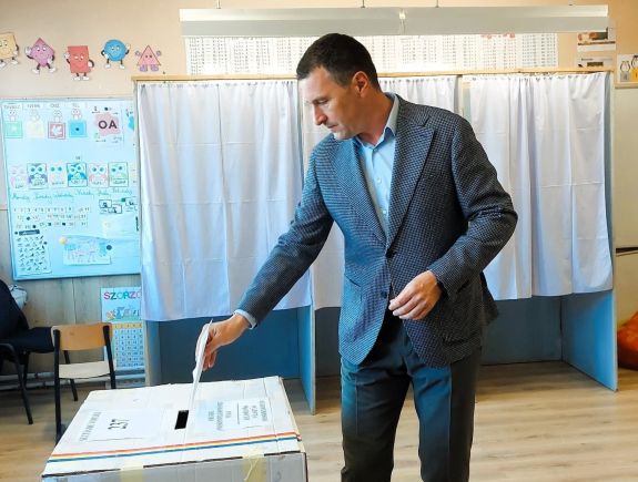 Az erdélyi magyarok biztonságára szavazott Tánczos Barna