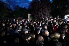 Külföldi sajtó: Nicușor Dan nyer, Simion győztesnek kiáltotta ki magát