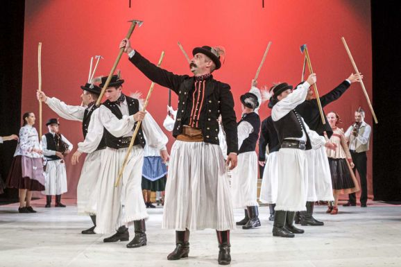 A néptáncé a főszerep Marosvásárhelyen: kezdődik a hivatásos táncegyüttesek találkozója