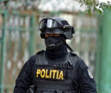 Téves címre törtek be a kommandósok, a vétlen családapát leteperték