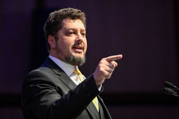 Pártot alapít Claudiu Târziu