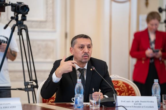 Daniel David: rengeteg gyermek még a kötelező oktatási rendszerből is kimarad