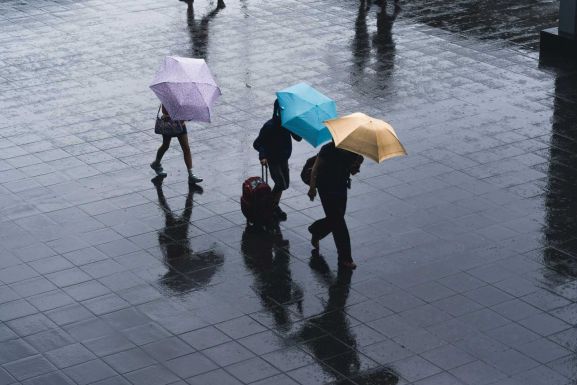 Narancssárga kód: esőzés, szél és hideg az ország több megyéjében