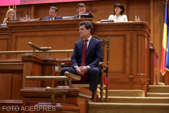 Politico: Nicușor Dan rémálomszerű munkát kezd Románia elnökeként