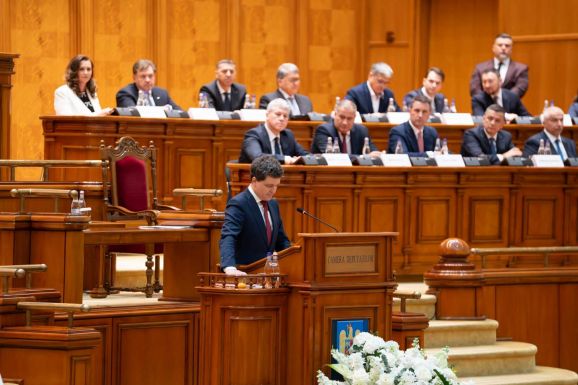 Bocsánatkérést vár az AUR Nicușor Dantól