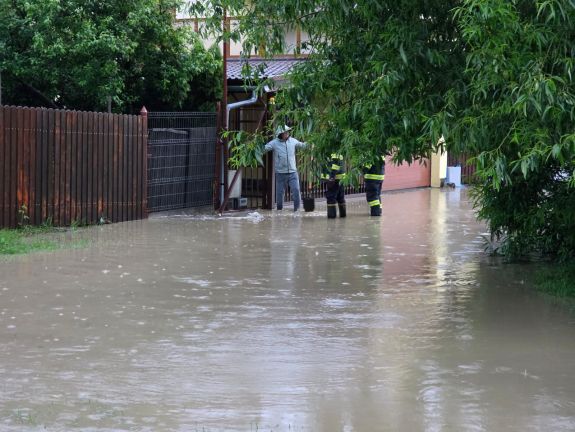 Házakat, udvarokat öntött el a víz Hargita megyében