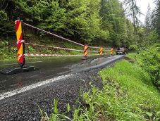 Forgalomkorlátozás Parajd és Borzont között – megsüllyedt az aszfalt