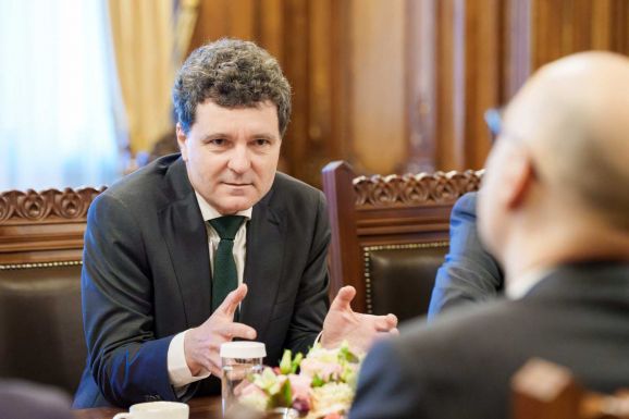 Államfői egyeztetés a munkáltatókkal: június végéig el kell készülnie a deficitcsökkentő intézkedéscsomagnak 