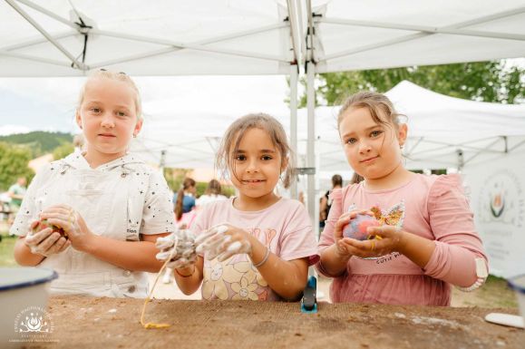 Gyermekparadicsommá varázsolják szombaton Gyimesközéplokot