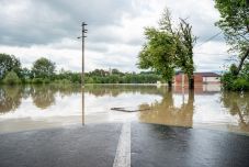 Segélyszállítmányt indított a Magyar Máltai Szeretetszolgálat Erdélybe – a házak kiszárításában is segítenek