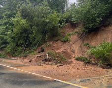 Földcsuszamlás miatt korlátozták a forgalmat a Bogáti-erdőben (VIDEÓ)