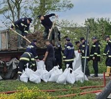 Brassó megye: hét embert és több száz állatot evakuáltak az Olt áradása miatt