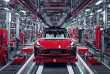 Apró engedményt tenne az Európai Bizottság a kontinens autóiparának