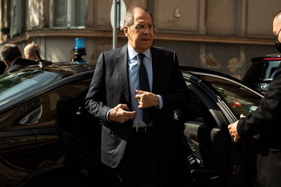 Üzent Lavrov: nem tűrik a békefenntartónak álcázott NATO-csapatokat Ukrajnában