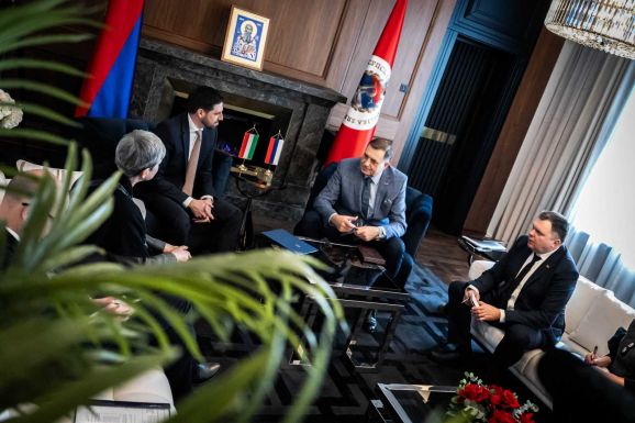 Nem engedték leszállni a magyar gépet, reagált a miniszterhelyettes