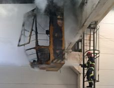 Kiégett egy darukezelő kabin egy székelyudvarhelyi üzemcsarnokban