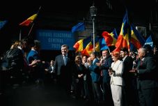 Benyújtotta jelöltségi iratcsomóját Crin Antonescu – Új szakaszába lépett az elnökválasztási kampány