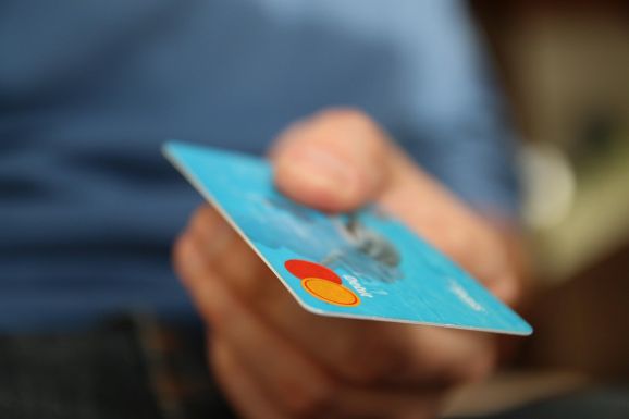 Hajszállal van már csak lemaradva az elektronikus fizetés a készpénztől