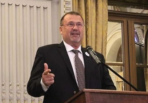 John visszatért: újra elnök lenne az Amerikába emigrált üzletember