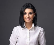 Államelnök-választás: benyújtotta iratcsomóját a PUSL jelöltje – megmentené Romániát a „kihalástól”