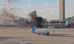 A repülőgép szárnyára menekültek az utasok egy kigyulladt repülőgépből Amerikában