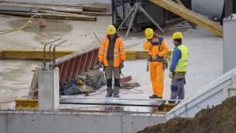 Bukarestben és hat megyében dolgozik a hazai munkavállalók közel fele