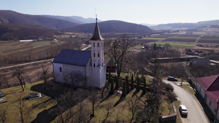 Erdély legjei: A somlyóújlaki rejtekfolyosós templom