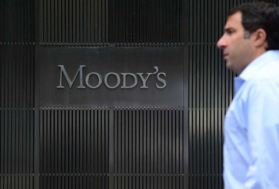 Stabilról negatívra: a Moody's-leminősítés „előszobájában” van Románia