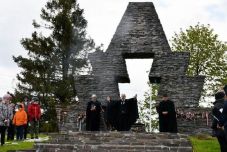 „Túlélőképességünk határán vagyunk” – Kárpátalja református püspöke a magyarság jövőjéről