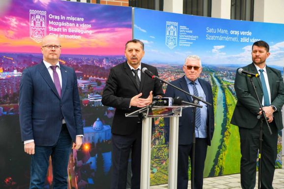 Az oktatási miniszter jelenlétében avattak iskolaépületet Szatmárnémeti új központjában