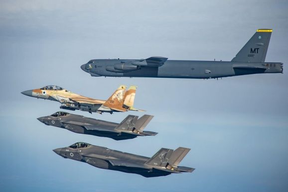 FRISSÍTVE – Felfüggesztett tűzszünet: Izrael légicsapásokat mért a Gázai övezetre – Legkevesebb 330-an életüket veszítették