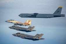 FRISSÍTVE – Felfüggesztett tűzszünet: Izrael légicsapásokat mért a Gázai övezetre – Legkevesebb 330-an életüket veszítették