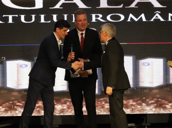 Bukaresti Sportgála: Bölöni László kapta a román sport legendájának járó díjat