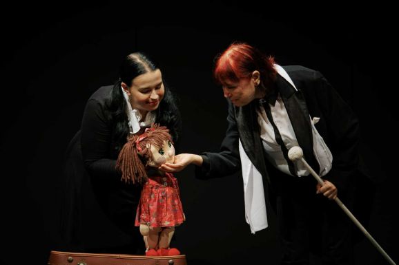 Az egység és az együttműködés szimbóluma: kétnyelvű előadással ünneplik a bábszínház világnapját Nagyváradon