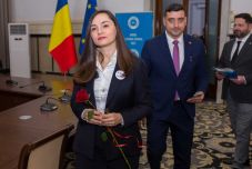 Rendőrt hívott a POT-elnök az újságírók ellen