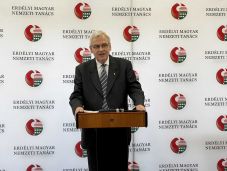 Újraválasztották Tőkés Lászlót az EMNT elnökévé