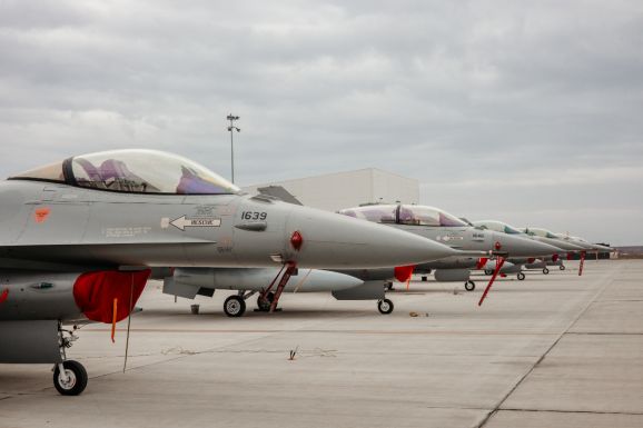 Félmilliárdért korszerűsítik az aranyosgyéresi katonai repteret