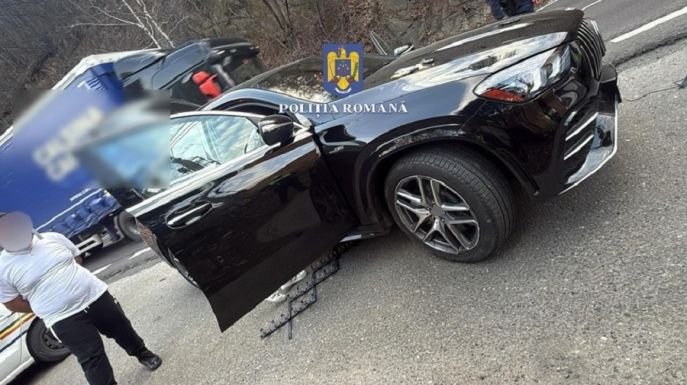 Szöges útzárral állították meg a rendőrök a menekülő sofőrt