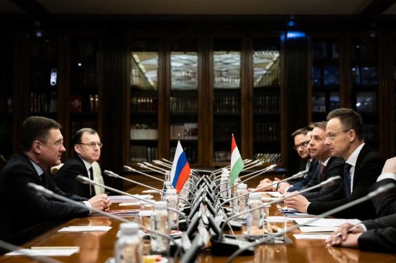 A békéről tárgyal Moszkvában Szijjártó Péter