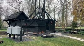 Tűz ütött ki a Bánsági Falumúzeumban – kiégett egy 300 éves fatemplom