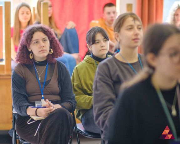 A fiatalok életútjának megkönnyítésére nyert 207 ezer eurót Hargita Megye Tanácsa