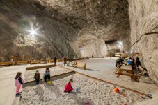 Népszerű volt a parajdi sóbánya a sívakációban