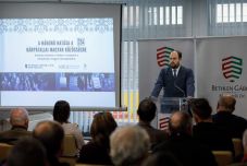 Elvándorlás és megmaradás: a kárpátaljai magyar közösség demográfiai és társadalmi átalakulása