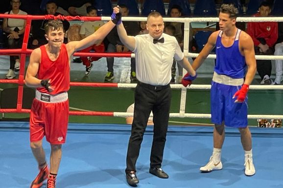 Ökölvívás: két aranyérmet szereztek Magyarországon a gyergyói bokszolók