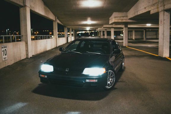 Végzetes tévedés: összekeverte a gázpedált a fékkel, lezuhant a parkolóház ötödik emeletéről