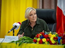 Hiába nagy esélyes: nem indulhat Marine Le Pen az elnökválasztáson – börtönbüntetésre ítéltek