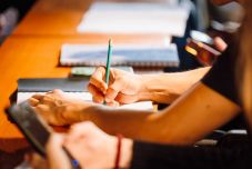 Felolvasóturné: Erdély több városában is bemutatják szövegeiket a Marosvásárhelyi Művészeti Egyetem végzős drámaírói