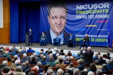 A román ultranacionalisták az EU-kedvencnek szurkolnak